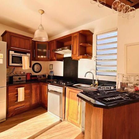 Scenic Riverfront 2 Bedroom Villa In Port Chambly Baie-du-Tombeau Zewnętrze zdjęcie