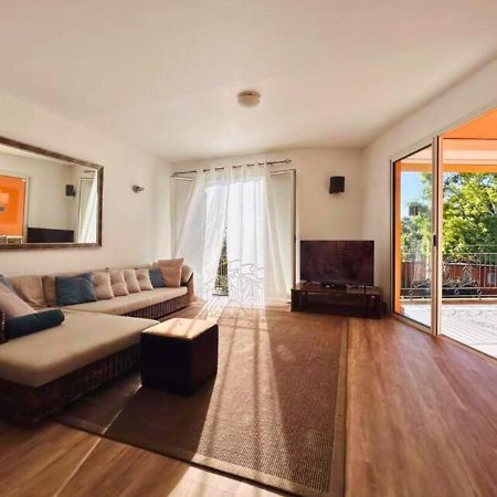 Scenic Riverfront 2 Bedroom Villa In Port Chambly Baie-du-Tombeau Zewnętrze zdjęcie