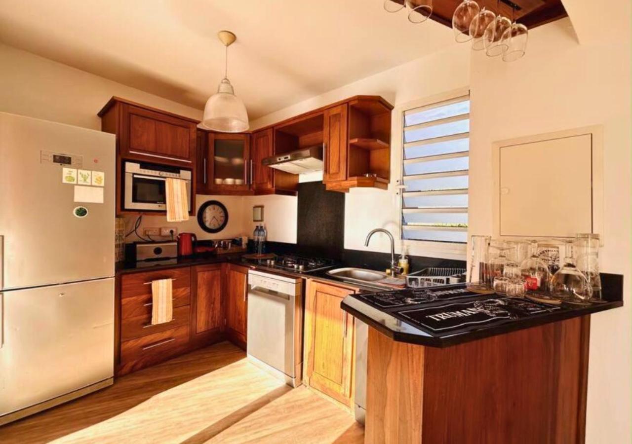 Scenic Riverfront 2 Bedroom Villa In Port Chambly Baie-du-Tombeau Zewnętrze zdjęcie