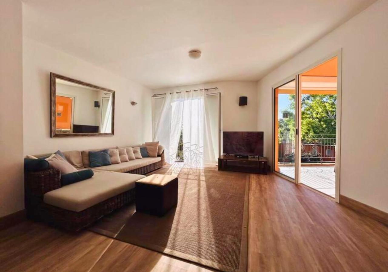 Scenic Riverfront 2 Bedroom Villa In Port Chambly Baie-du-Tombeau Zewnętrze zdjęcie